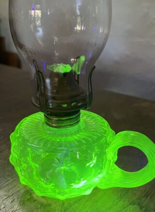 Finger Lamp Crown Crystal Australia with UV/Uranium font - Image 5