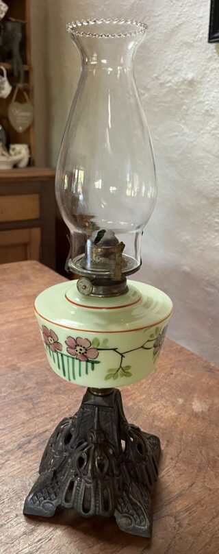 Uranium hand painted glass font oil lamp