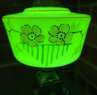 Uranium hand painted glass font oil lamp - Image 2