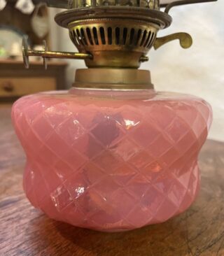 Pink British table oil lamp - Image 3