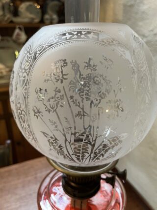 Victorian table lamp cast iron base patterned cut glass font - Image 4